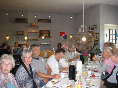 Kaffebord med radioudstilling